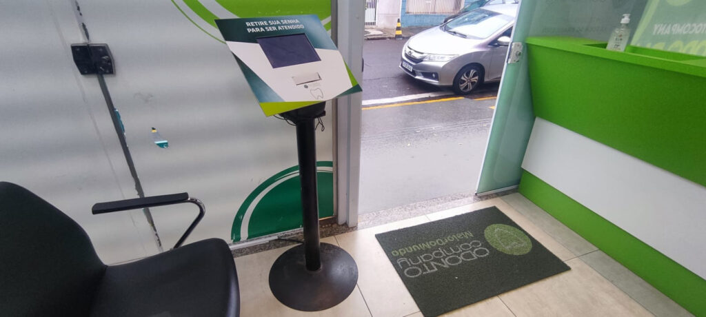 Como a Odonto Company Prudente Transformou o Atendimento com Totem de Senha Eletrônica
